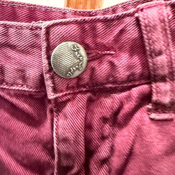Free People Cut Off Short Harlo Denim Maroon Purple Distressed Sz 25 Baddy core - Picture 10 of 11